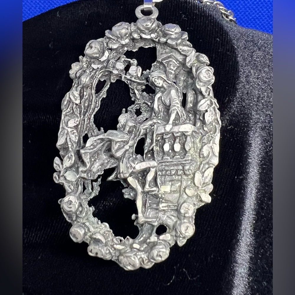 VTG Carved Pewter Pendant Courting Lovers Roses 24” Chain Whimsical Romeo&Juliet